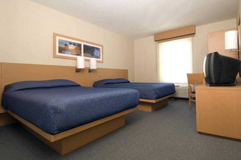 City Express By Marriott Reynosa Room photo